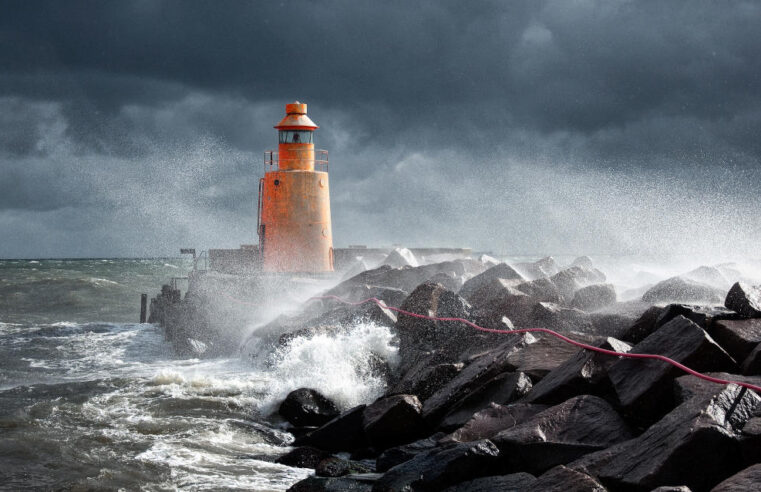 超越世界尽头的灯塔